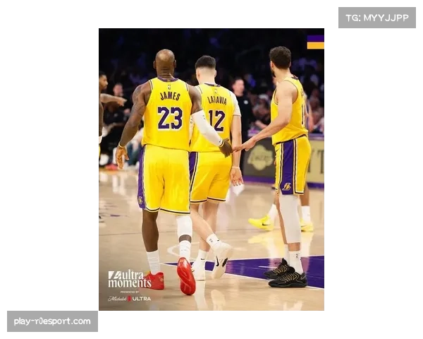 勇士末节逆转湖人赢下附加赛卡位战，库里命中关键三分